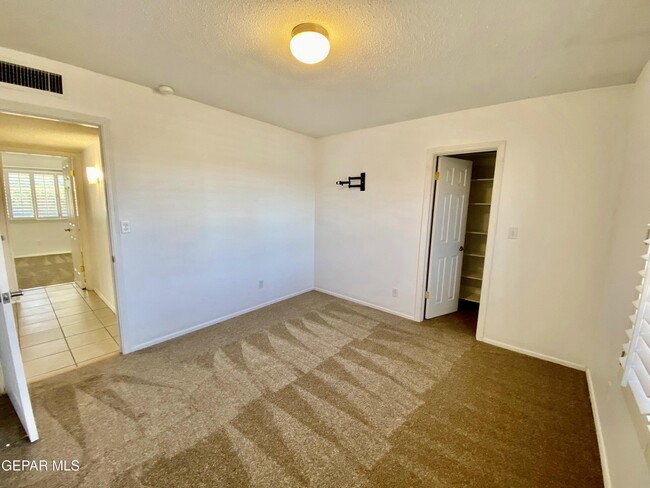 Building Photo - 1305 Vista De Oro Dr