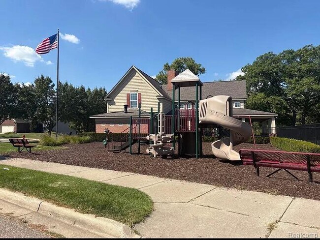 Building Photo - 4270 Sonata Dr