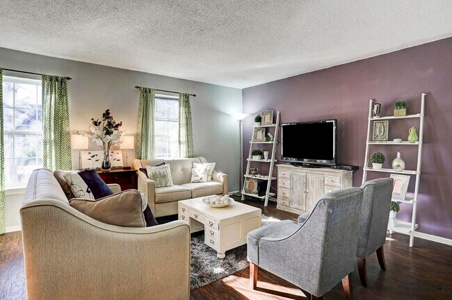 Building Photo - 351 N Post Oak Ln