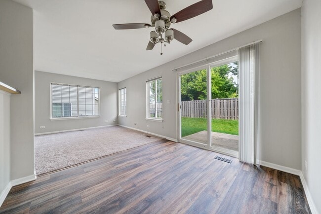 Building Photo - Beautiful 3 Bedroom 2 Bath Home in Lake in the Hills!