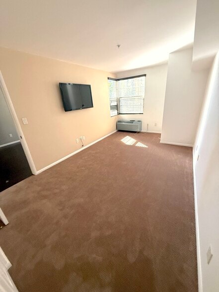 Building Photo - 1435 India St