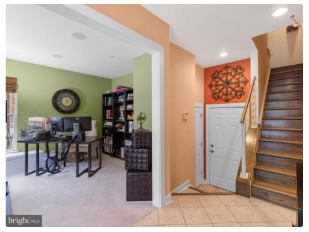 Building Photo - 5815 Lustine St