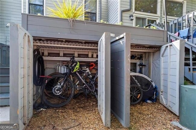 Building Photo - 1028 Riverbend Club Dr SE