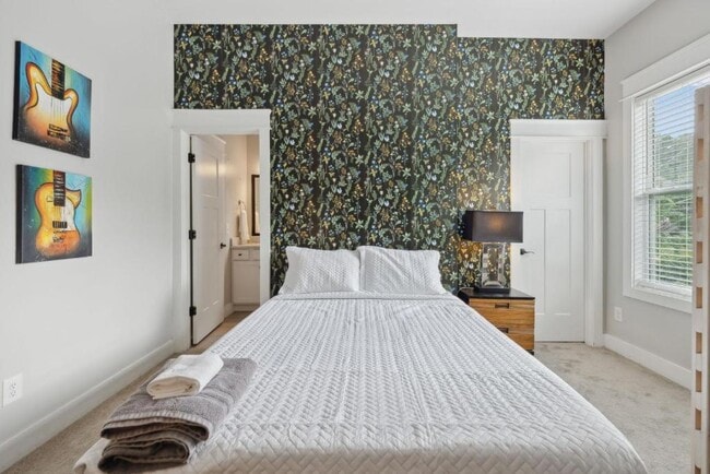 Building Photo - 1405B Stainback Ave