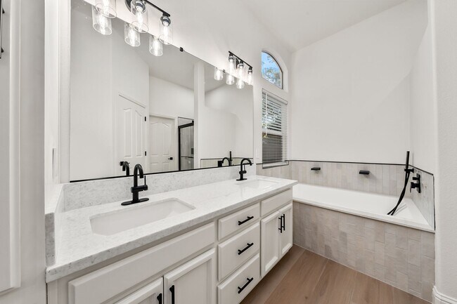 Building Photo - 302 Carlina Ct