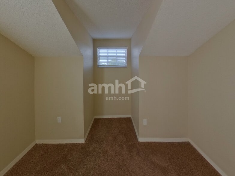 Building Photo - 28721 Seashell Ct