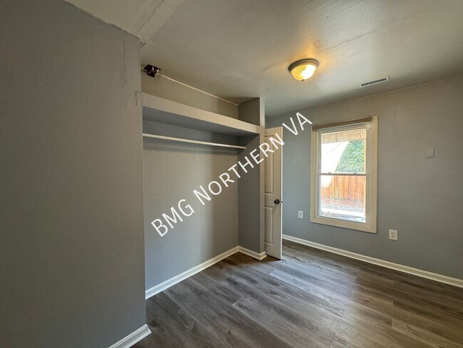 Building Photo - 7343 Rokeby Dr