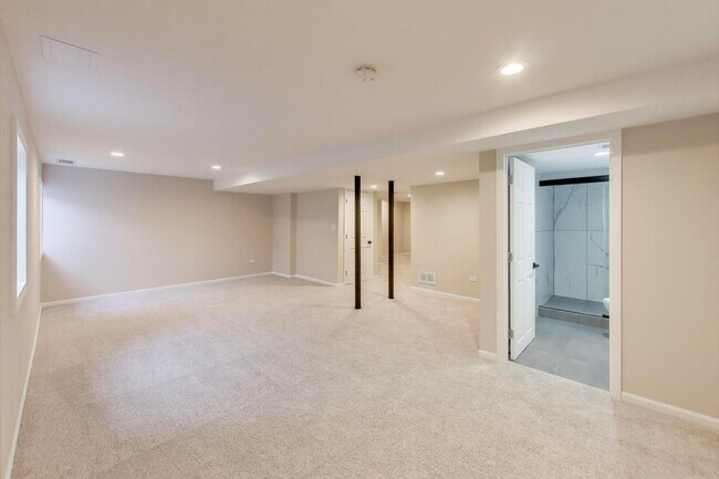 Building Photo - 23927 McMullin Cir