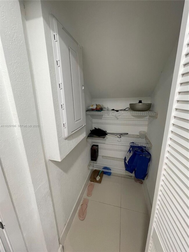 Building Photo - 254 NW 11th Ct