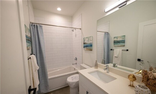 Building Photo - Air-Conditioned Seattle Townhome with Rooftop Deck & Mt. Rainier Views