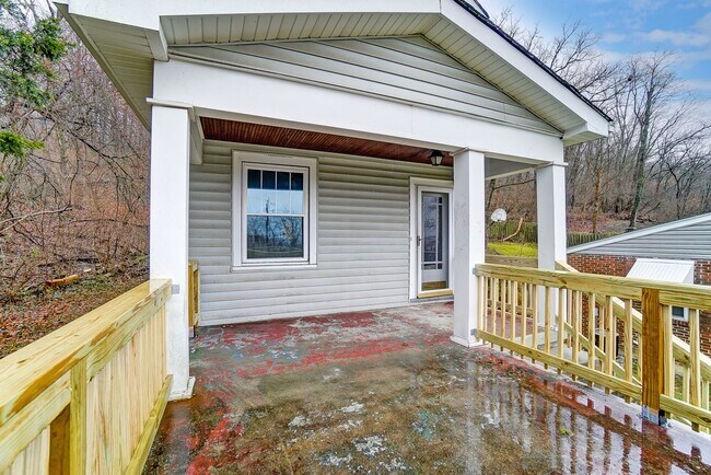 Building Photo - Three Bedroom Home in Covington!