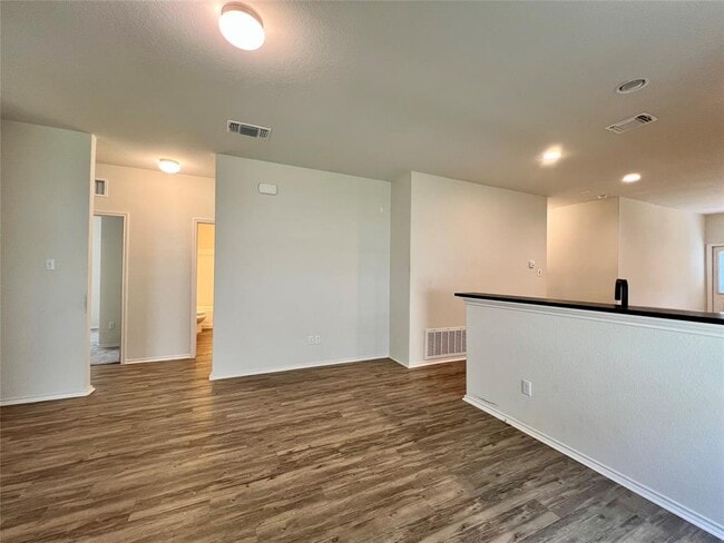 Building Photo - 220 Pepperbark Loop