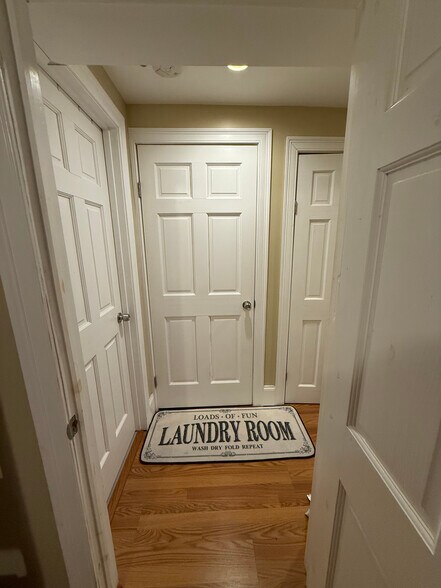 Building Photo - 404 Centre St