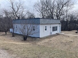 Building Photo - 120 City Park Rd