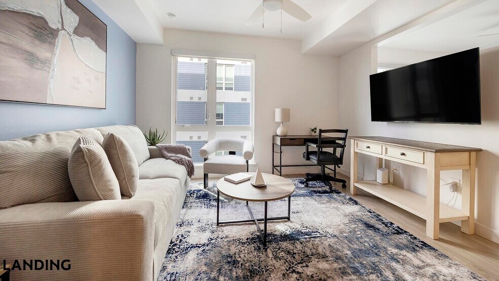 Building Photo - 707 S Farmer Ave