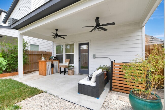 Building Photo - 1106 Paul Quinn St