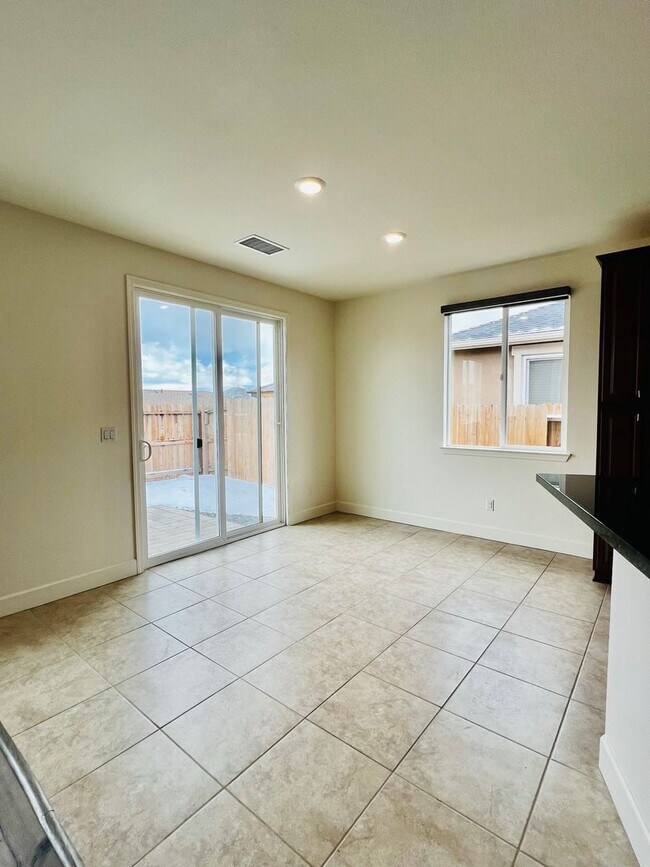 Building Photo - 1114 Lahontan Dr