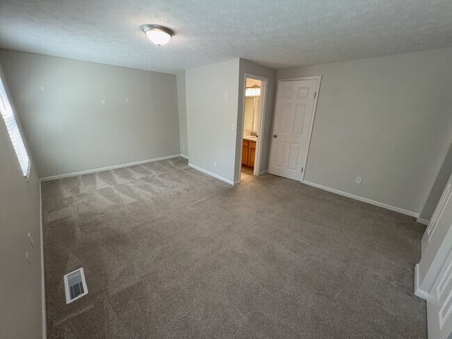 Building Photo - 778 Woodlyn Dr S