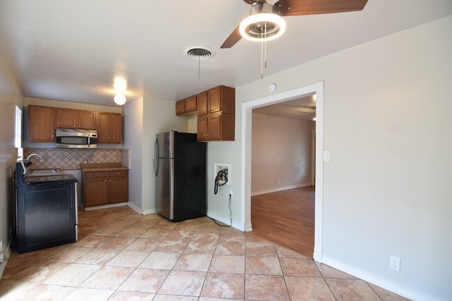 Building Photo - 311 Crockett Dr