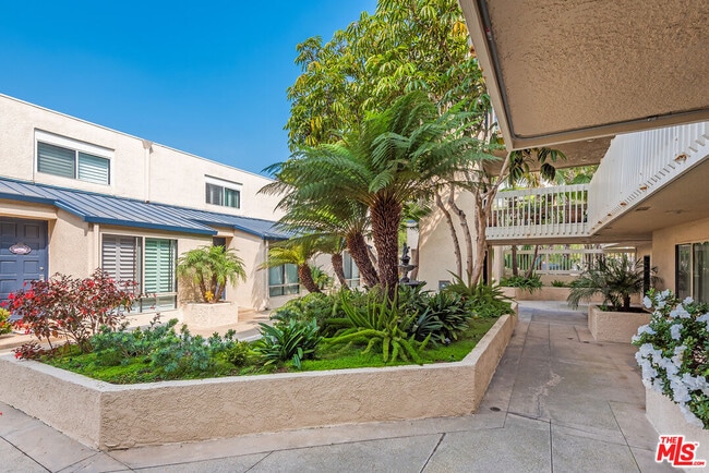 Building Photo - 7301 Vista Del Mar