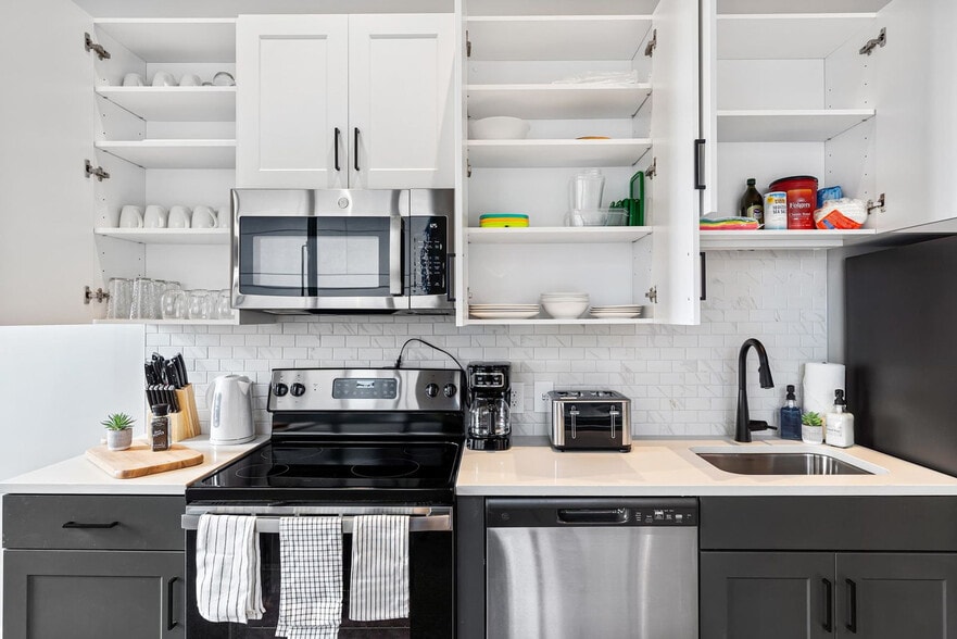 Building Photo - 205 W 4th St