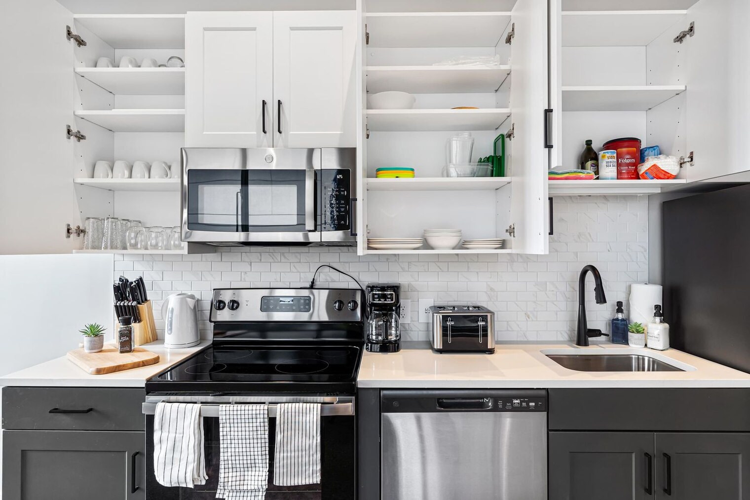 Building Photo - 205 W 4th St