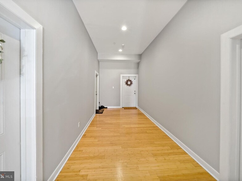 Building Photo - 655 N 16th St