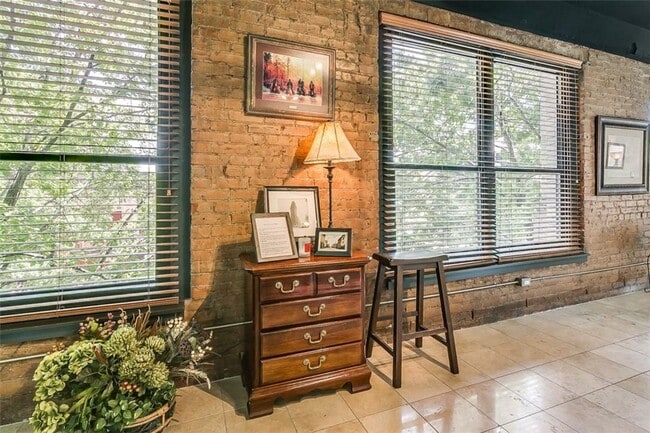 Building Photo - Beautiful 1 Bed- 1 Bath in Houston Place L...