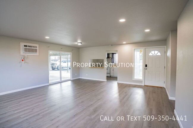 Building Photo - 160 Carswell Dr