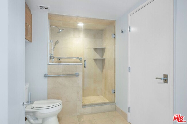 Building Photo - 13650 Marina Pointe Dr