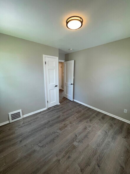 Building Photo - 2910 Brookdale Ave