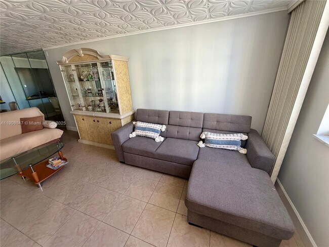 Building Photo - 1849 S Ocean Dr