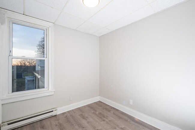 Building Photo - 56 Thompson St