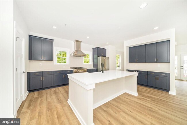 Building Photo - 801 Cedar Ave