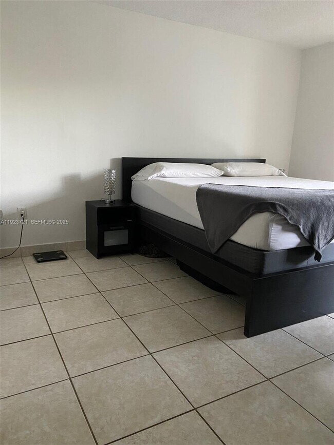 Building Photo - 8275 SW 152nd Ave