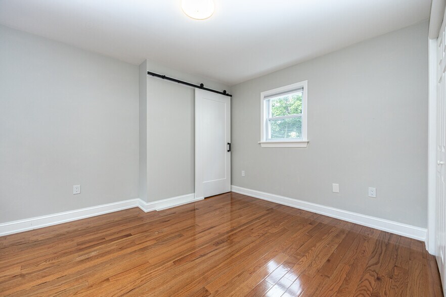 Building Photo - 1495 Hyde Park Ave