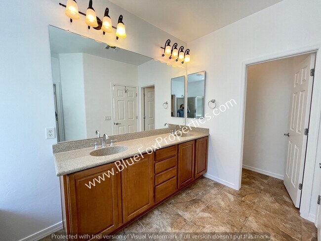Building Photo - 1112 W Montelupo Dr