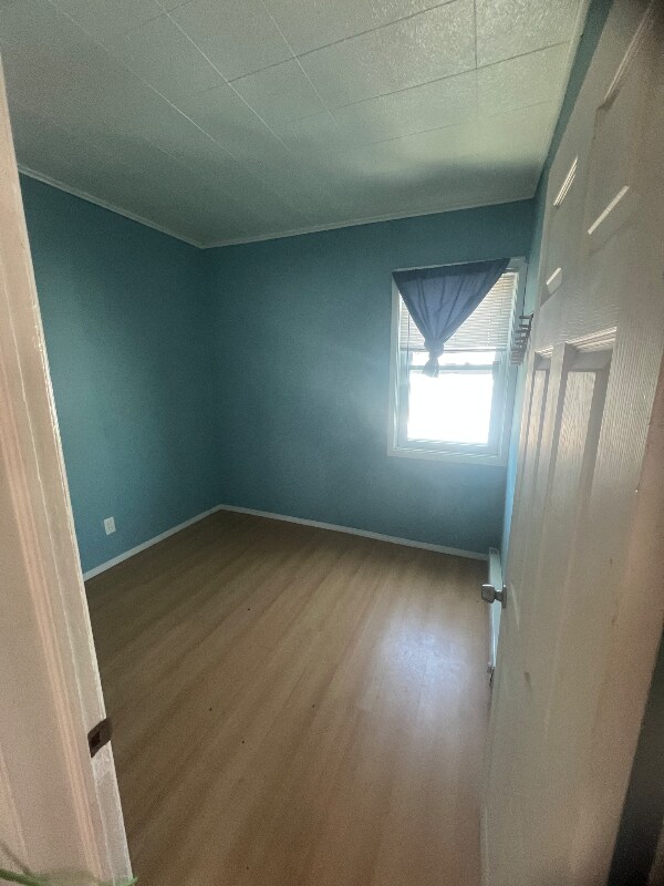 Primary Photo - 142 Baitz Ave