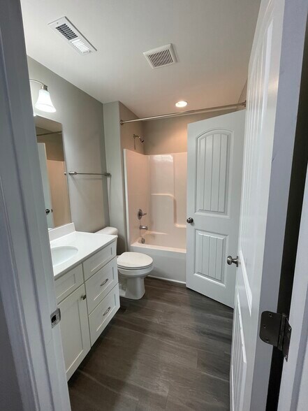 Building Photo - 5918 Knox Hill Way