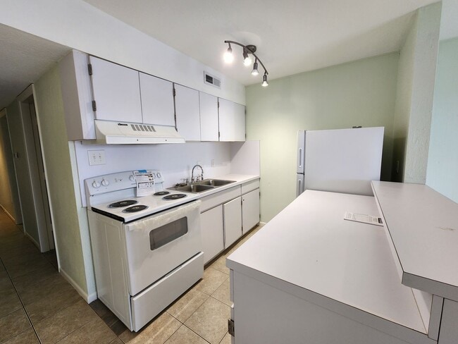 Building Photo - 580 Pleasure Island Blvd