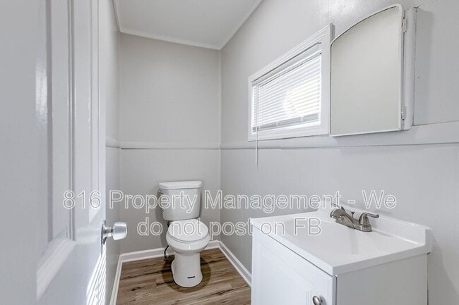 Building Photo - 11420 Manchester Ave