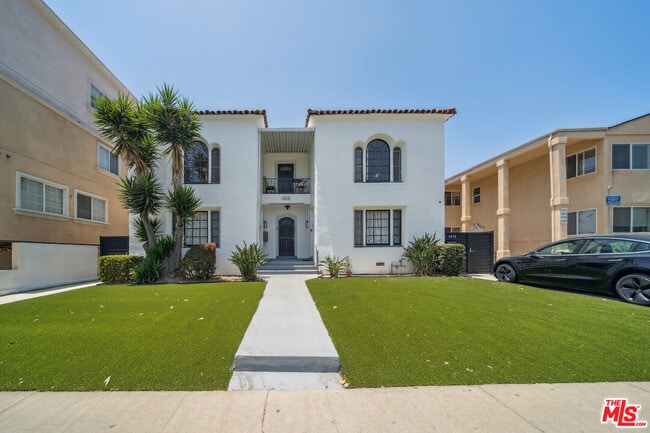 Building Photo - 1513 S Hayworth Ave