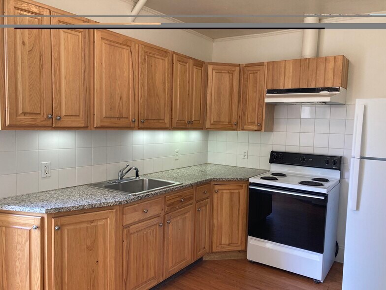 kitchen - 515 Crafts St