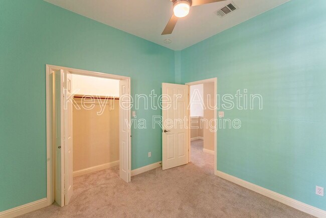 Building Photo - 1808 Village Oak Ct