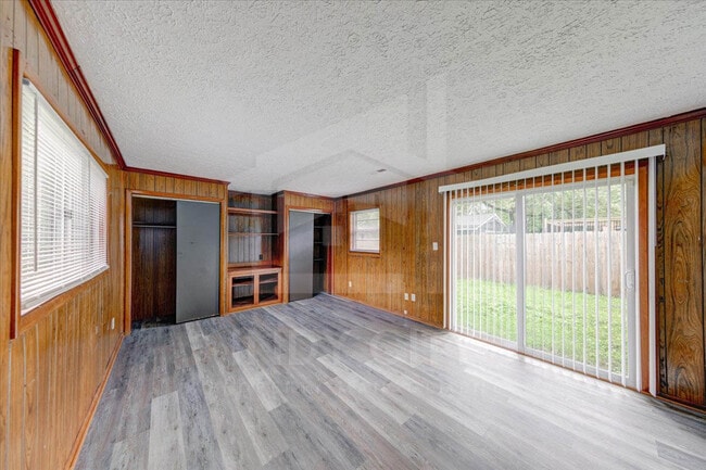 Building Photo - 4007 Downes Dr