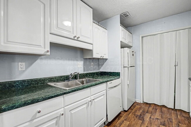 Building Photo - 1603 Augusta Dr