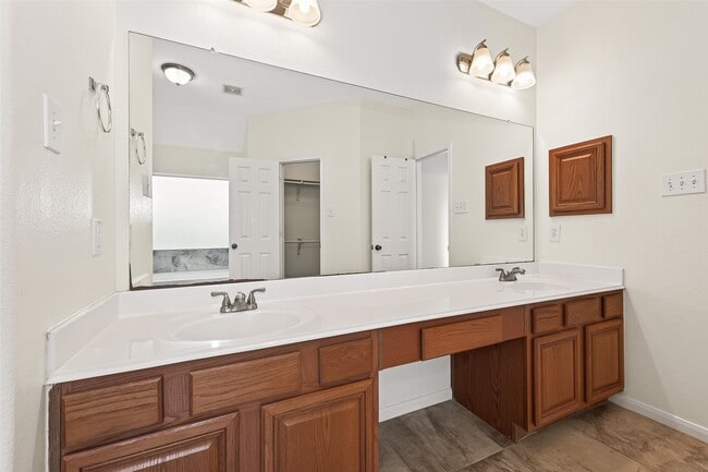 Building Photo - 2638 Marquette Trail