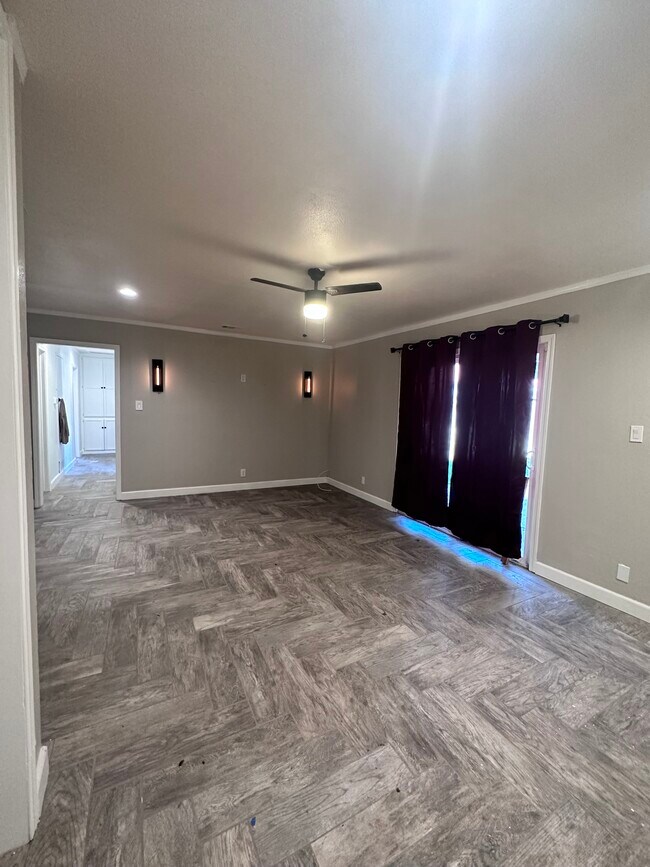 Building Photo - 45322 Saigon Ave