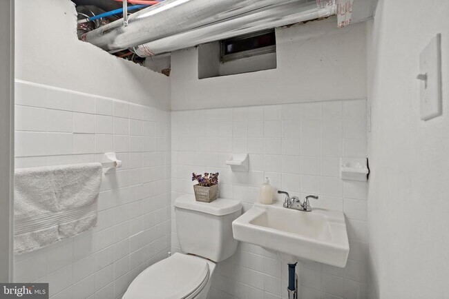 Building Photo - 2126 S Iseminger St