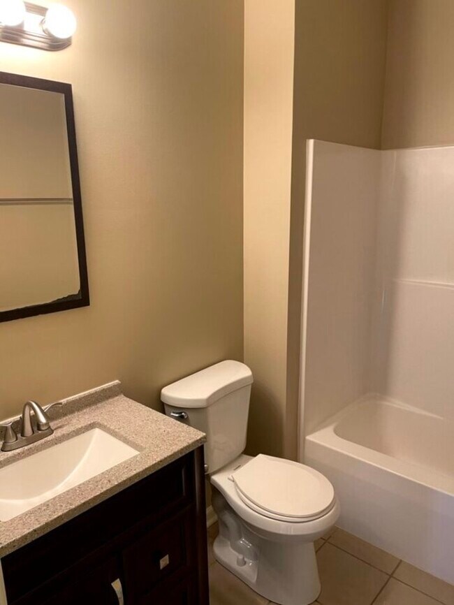 Building Photo - 3 Bdrm/2 bath Ranch - Lilly Lake